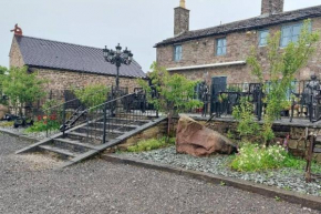 2-Bed Apartment near Buxton Outstanding Location